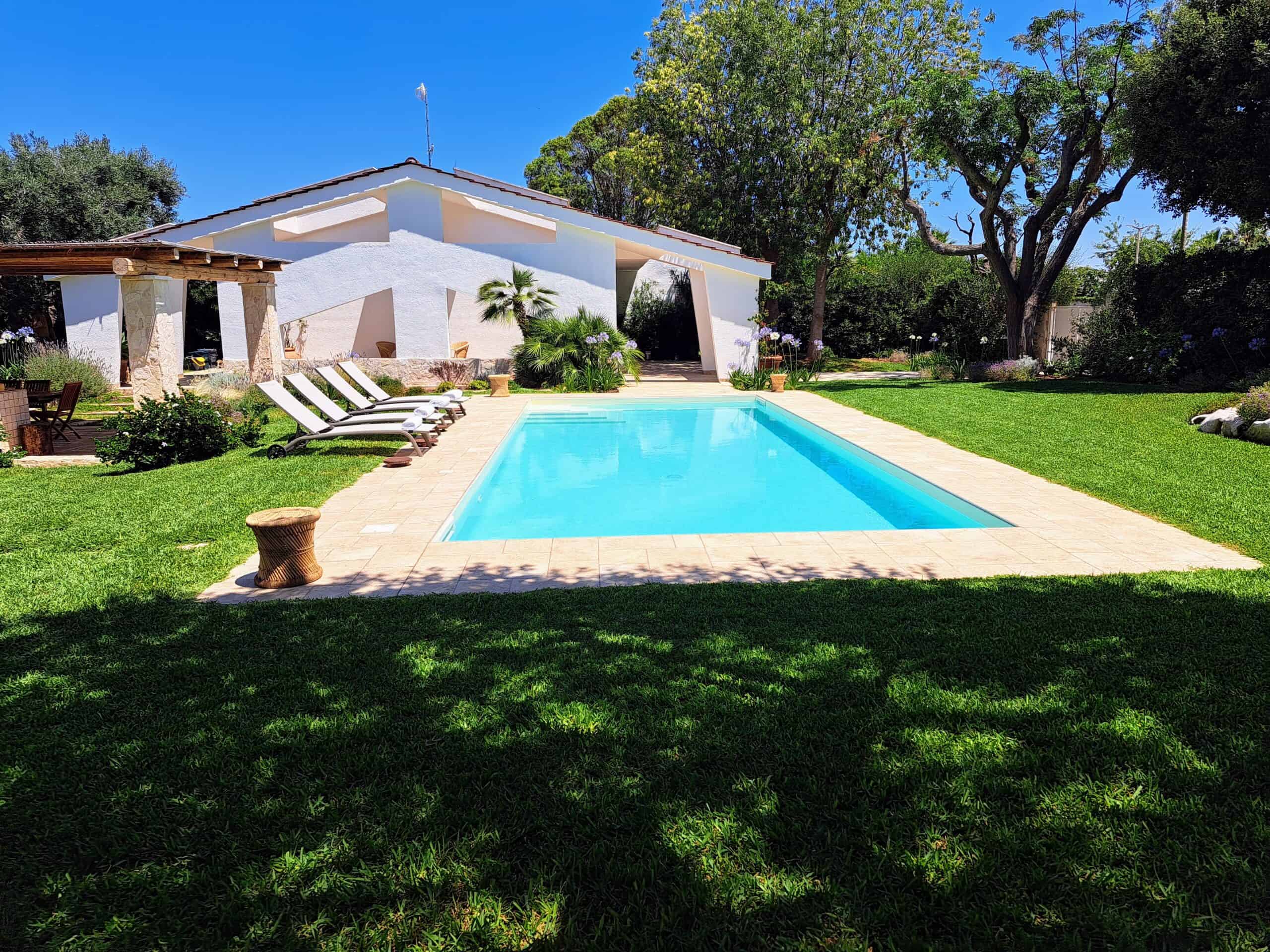Villa Agapanthus private pool in Monopoli, Puglia