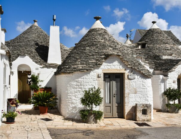 Trulli di Alberobello, patrimonio UNESCO in Puglia, escursione consigliata da Villa Agapanthus